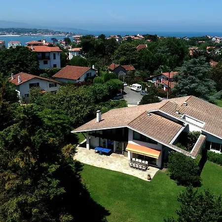 Vila La Bakea A Quelques Minutes De La Plage De Saint-jean-de-luz, Lieu Ideal Pour Vos Seminaires Et Receptions